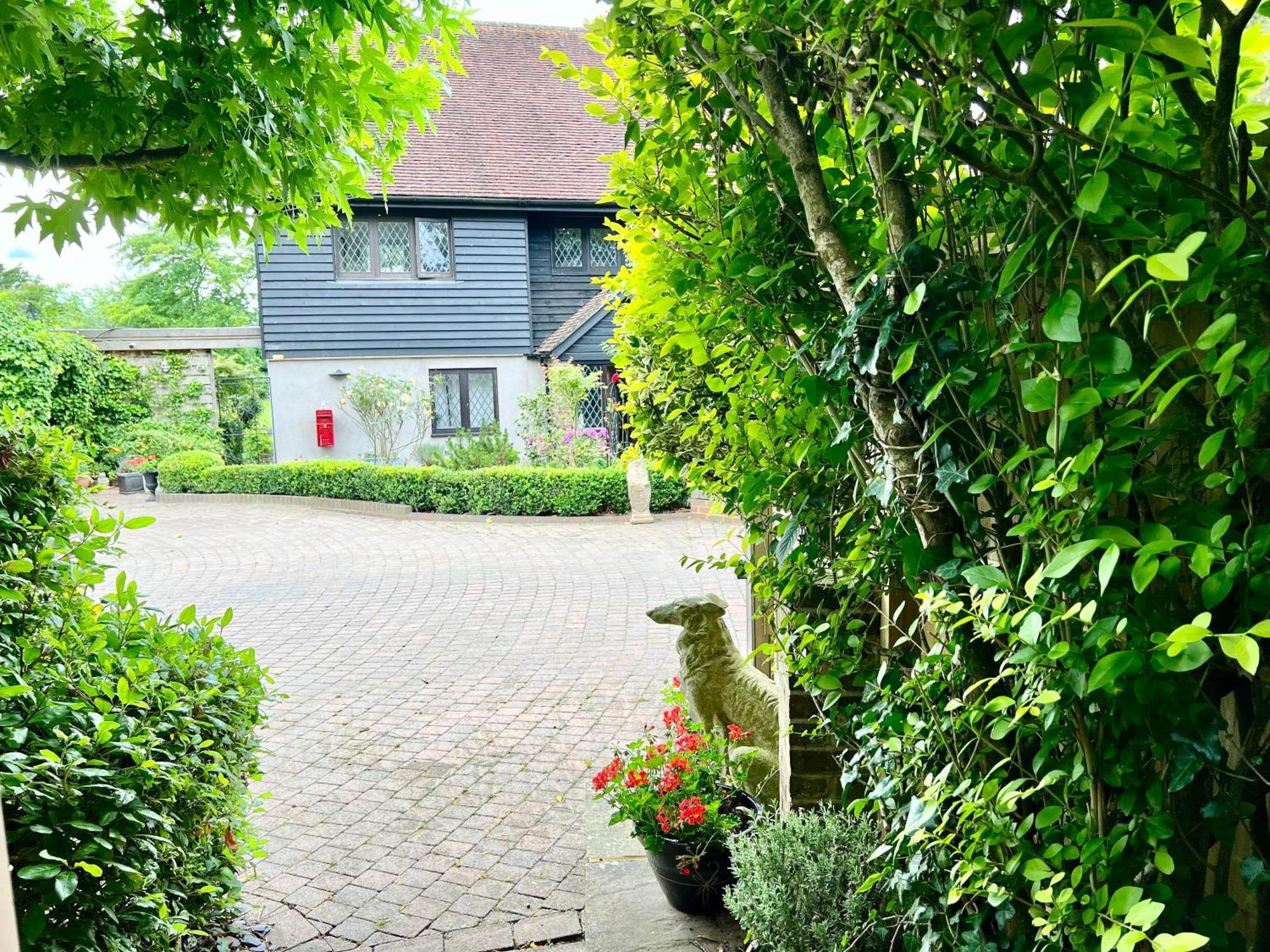 Amber Lodge Hickstead-A Burgess Hill Exterior photo
